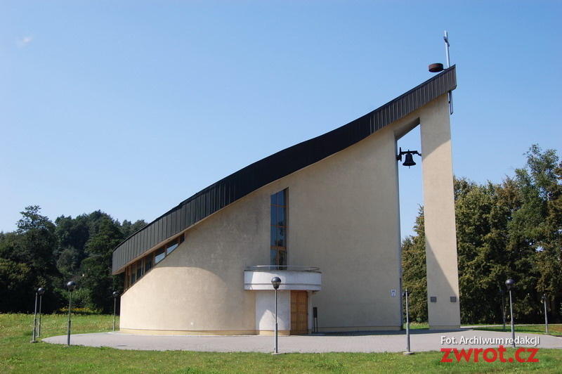 Kostel ve tvaru slzy slouží věřícím už patnáct let