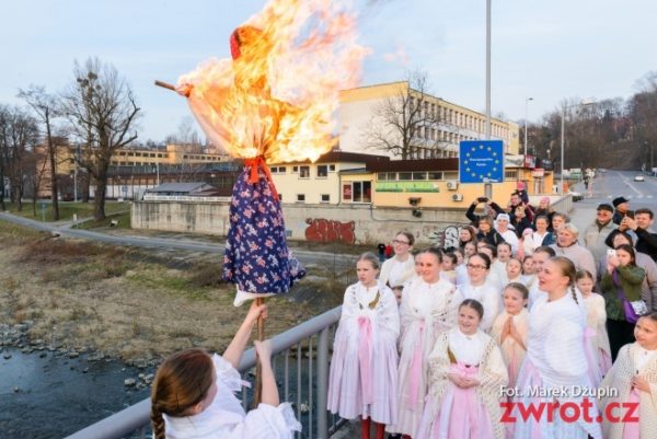 V Těšíně ukončili zimu vynesením Mořany