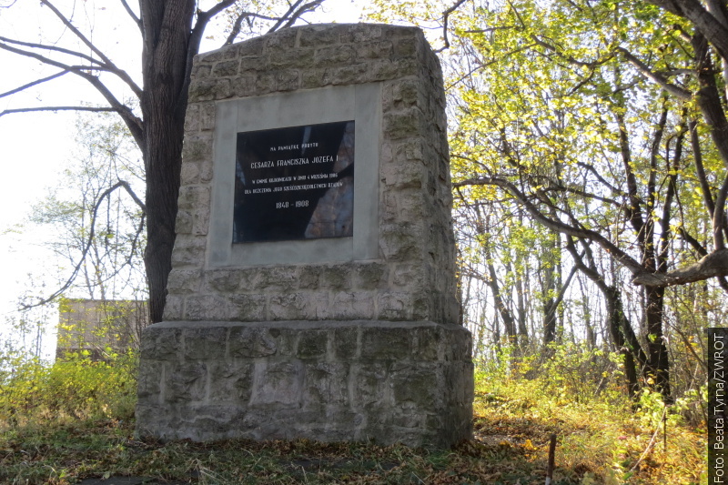Procházky se „Zwrotem”: Pomník císaře v Kojkovicích