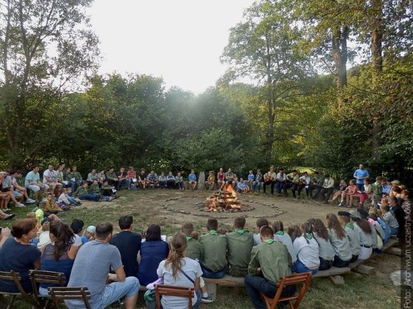 Z redakční pošty: Společný táborák na zakončení tábora