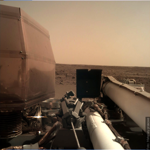 Zwrot astronomicky: InSight s polským „krtkem“ přistála na Marsu