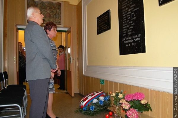 U pamětní desky v Orlové-Lutyni uctili památku obětí 2. světové války