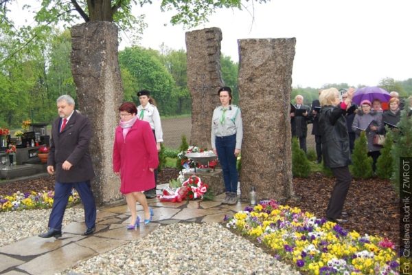 Ve Skřečoni vzdali úctu obětem Polenlagru