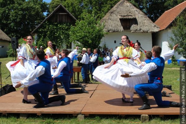 Na festivalu ve Strážnici se předvedli také Suszanie