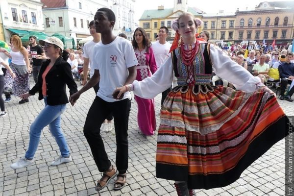 Studenti polské letní školy pro cizince představí v Cieszyně folklor své země