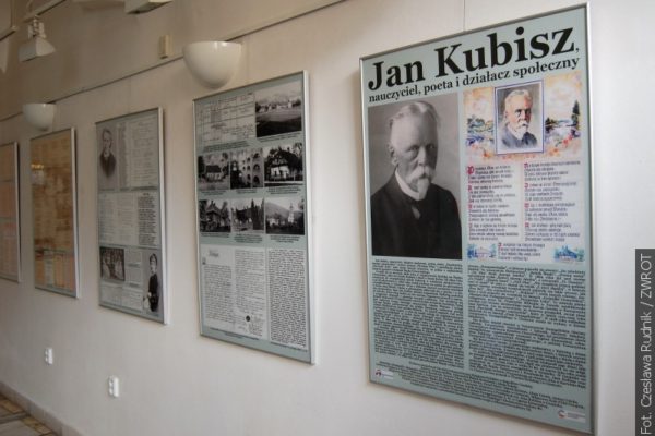V karvinské knihovně je k vidění výstava o Kubiszovi a Piegzovi
