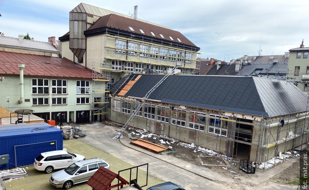 Rekonstrukci budov gymnázia komplikuje stav objektu a medializace Covid-19
