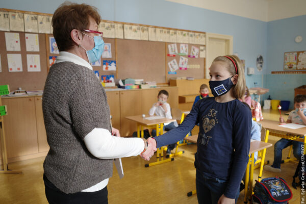 Děti ze školy v  Oldřichovicích obdržely  vysvědčení za první pololetí