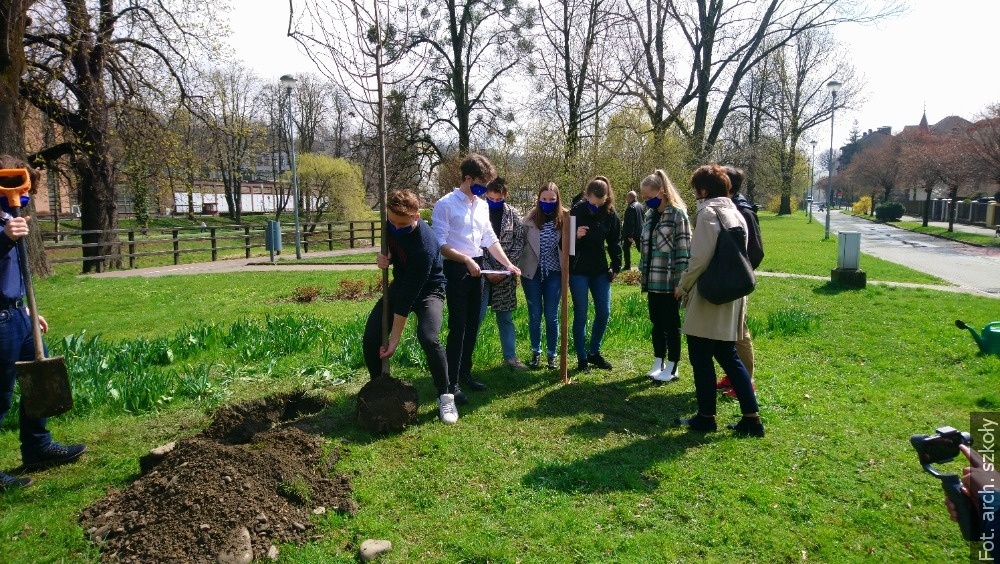 Studenti gymnázia v Českém Těšíně zasadili strom Juliusze Słowackiego