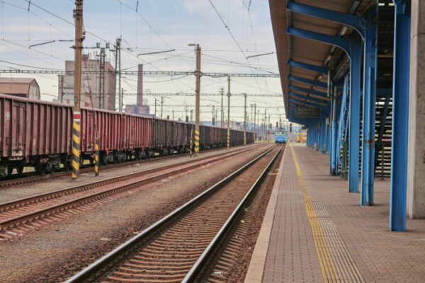 Ode dneška při čekání na vlak uslyšíte hlášení v polštině