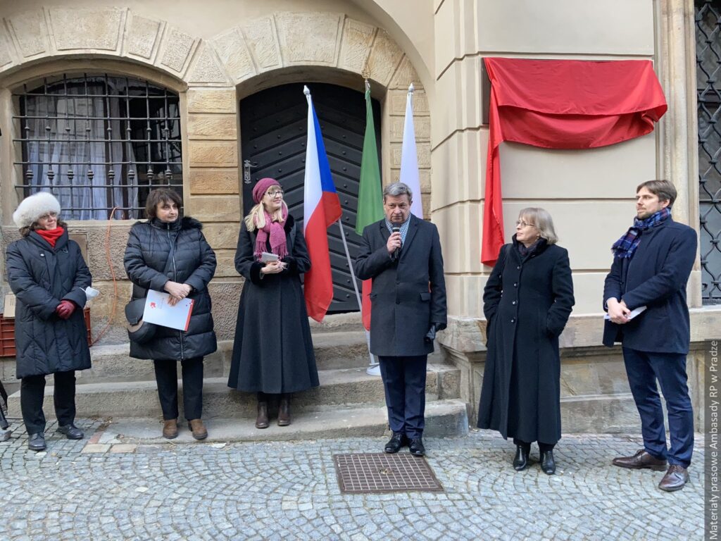 V Praze byla odhalena pamětní deska Józefu Czapskému
