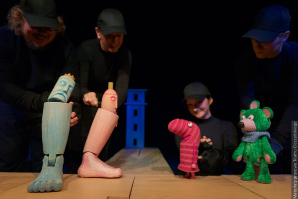 Premiéra hry „Neuvěřitelné cesty levé ponožky“ v podání Bajky. Spojení dvou světů – literárního a divadelního