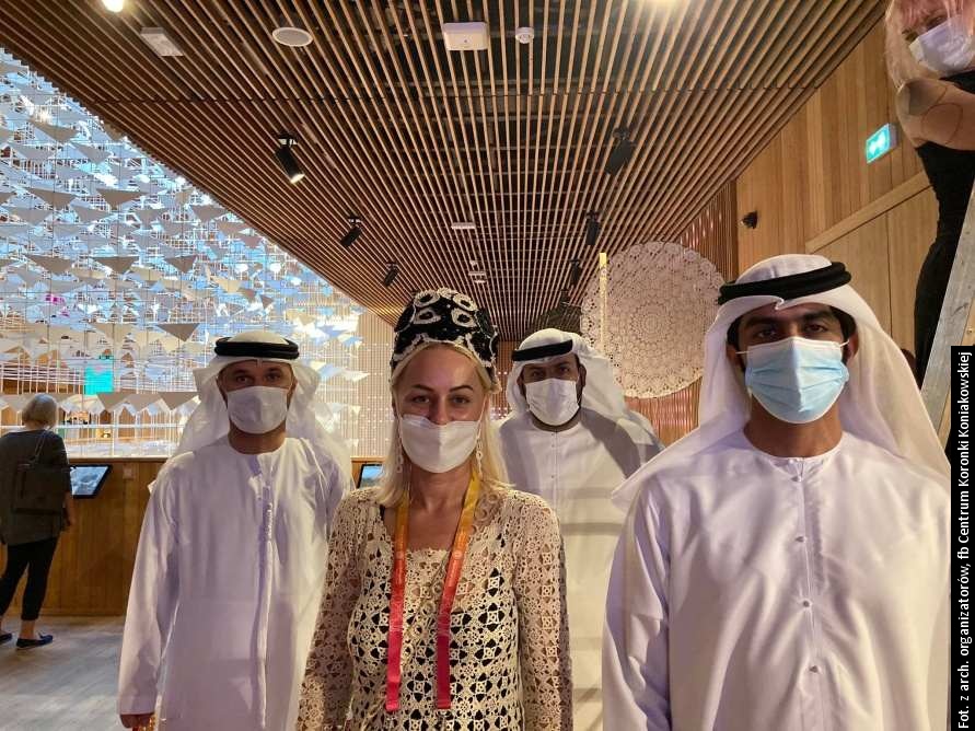 Obří krajka z Koniakowa se v Dubaji těší velkému zájmu.  Slezské vojvodství reprezentuje také kolekce krajkových oděvů