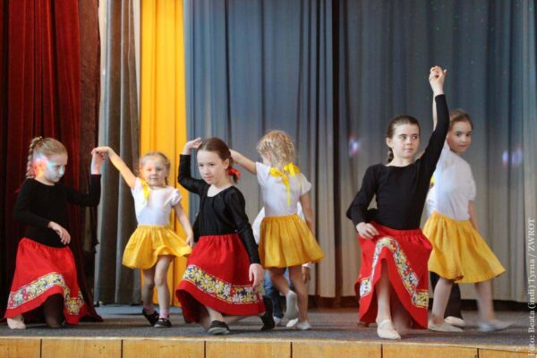 Malí tanečníci ze skupiny Rytmika představili svým nejbližším, co se naučili během zkoušek. Pak všichni společně tančili