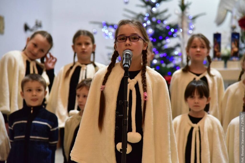 V kostele zpívaly jablunkovské sbory. Výtěžek z koncertu pro sdružení Nikdy nejsi sám