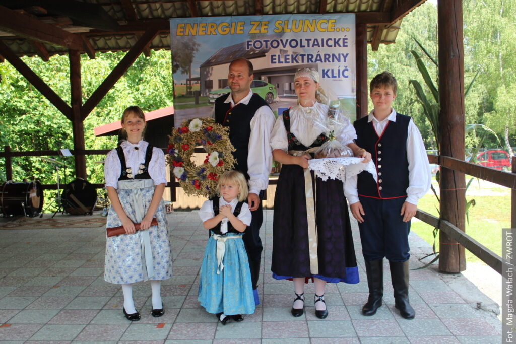 Slezské dožínky v Gutech zahájily dožínkovou sezónu. Ani letos nechyběl průvod [fotografie]