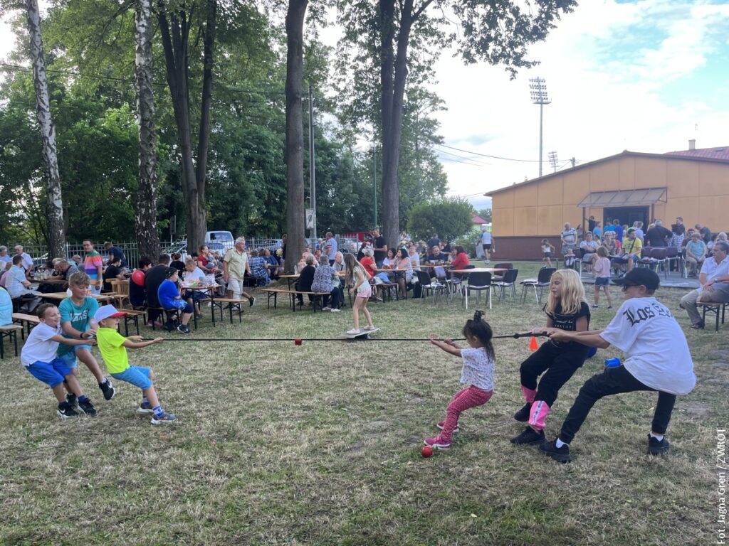 V Karviné-Ráji se konal odpust. Vystoupily skupiny „Čerchla“ a „Trzanovice“.