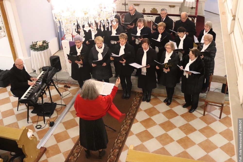 Koncertní zahájení adventu v Orlové. Zpívaly sbory Zaolzie a Canticum Novum.