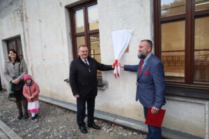 <strong>V Řece odhalili pamětní desku. Připomněli si starou polskou školu [fotogalerie]</strong>