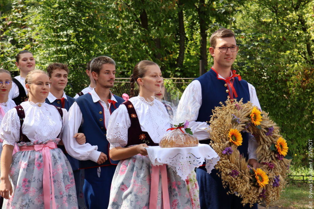 Slezské dožínky v Gutech. Bez chlebové pece by tento svátek nebyl možný
