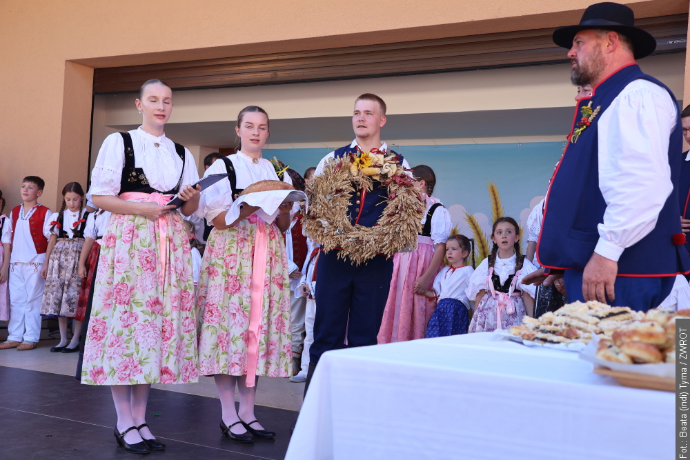 <strong>Třanovice poděkovaly za letošní úrodu. Zde nejsou dožínky jen inscenací – ve vsi stále žijí a pracují zemědělci</strong>