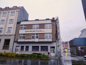 Nový nápis a fasáda. Probíhá rekonstrukce Fasalówki – sídla Polského kulturně-osvětového svazu