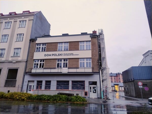 Nový nápis a fasáda. Probíhá rekonstrukce Fasalówki – sídla Polského kulturně-osvětového svazu