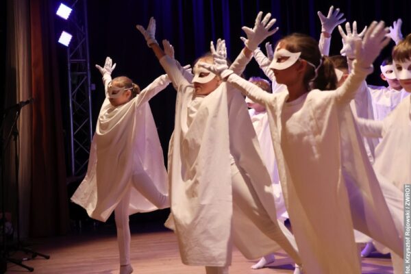 <strong>Polská škola v Horní Suché slavila ve velkém. Žáci představili multimediální představení</strong>