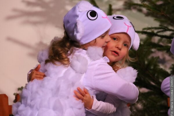 Roztomilé jesličky v Dolní Lomné. Děti vykouzlily úsměv i dojetí na tvářích svých blízkých