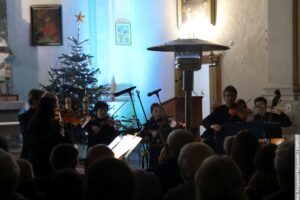 Vánoční koncert v Ropici přilákal davy. Vystoupily sbor Godulan, Anita Tomanek a Zámecký orchestr