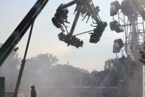 Stonavská pouť 2026 nabídla soutěž v sečení kosou, koncerty i lunapark