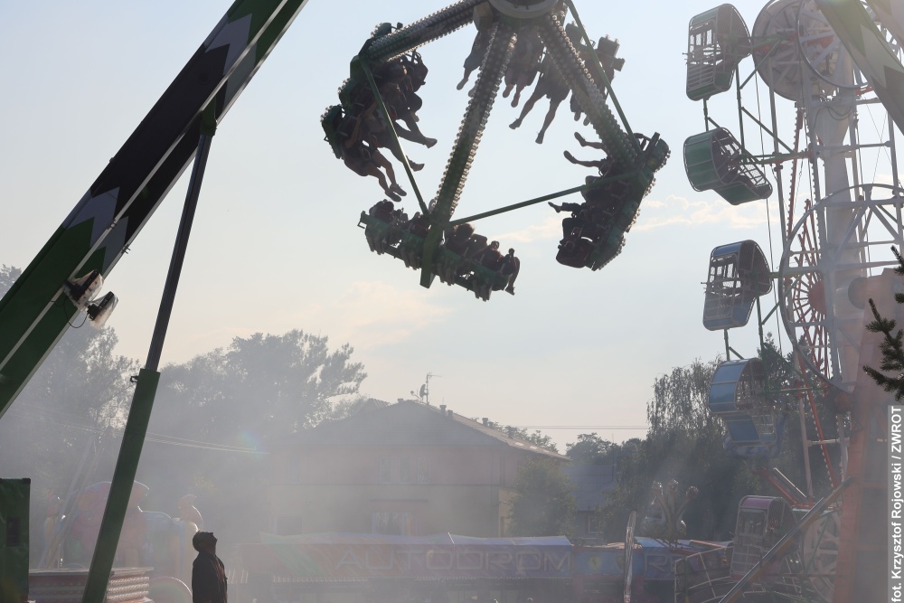 Stonavská pouť 2026 nabídla soutěž v sečení kosou, koncerty i lunapark