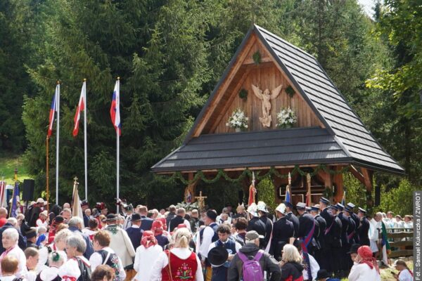 Poláci, Češi a Slováci se setkali na Trojmezí. Kostel na Trzycatku se stal poutní svatyní